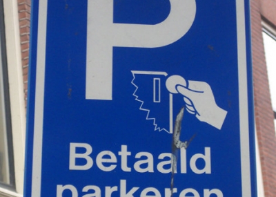 Denk schakelt een adviesbureau in om te horen hoe de inwoners van de Dordtse wijk Sterrenburg-Noord denken over de parkeersituatie in de buurt.